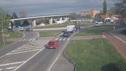 Křižovatka ulic Velká Dlážka a Polní