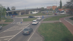 Křižovatka ulic Velká Dlážka a Polní