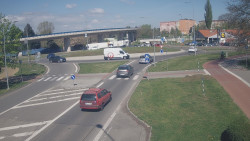 Křižovatka ulic Velká Dlážka a Polní