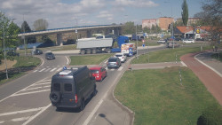 Křižovatka ulic Velká Dlážka a Polní