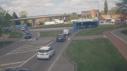 Křižovatka ulic Velká Dlážka a Polní