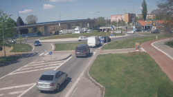 Křižovatka ulic Velká Dlážka a Polní