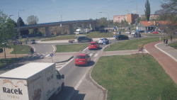 Křižovatka ulic Velká Dlážka a Polní