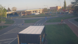 Křižovatka ulic Velká Dlážka a Polní