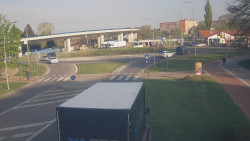 Křižovatka ulic Velká Dlážka a Polní