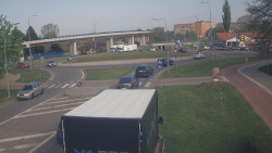 Křižovatka ulic Velká Dlážka a Polní