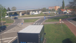 Křižovatka ulic Velká Dlážka a Polní