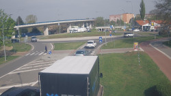 Křižovatka ulic Velká Dlážka a Polní