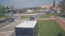 Křižovatka ulic Velká Dlážka a Polní