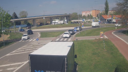 Křižovatka ulic Velká Dlážka a Polní