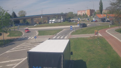 Křižovatka ulic Velká Dlážka a Polní