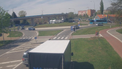 Křižovatka ulic Velká Dlážka a Polní