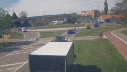 Křižovatka ulic Velká Dlážka a Polní