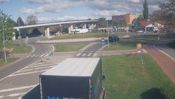 Křižovatka ulic Velká Dlážka a Polní