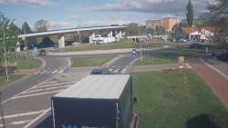 Křižovatka ulic Velká Dlážka a Polní