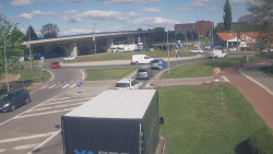 Křižovatka ulic Velká Dlážka a Polní