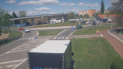 Křižovatka ulic Velká Dlážka a Polní