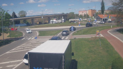 Křižovatka ulic Velká Dlážka a Polní