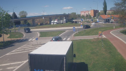 Křižovatka ulic Velká Dlážka a Polní