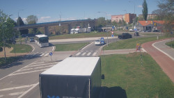 Křižovatka ulic Velká Dlážka a Polní