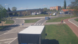 Křižovatka ulic Velká Dlážka a Polní