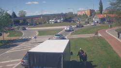 Křižovatka ulic Velká Dlážka a Polní