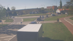 Křižovatka ulic Velká Dlážka a Polní