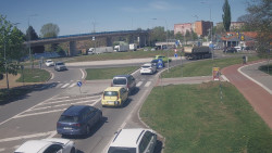 Křižovatka ulic Velká Dlážka a Polní