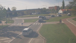 Křižovatka ulic Velká Dlážka a Polní