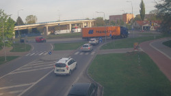 Křižovatka ulic Velká Dlážka a Polní