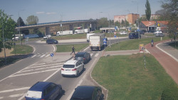 Křižovatka ulic Velká Dlážka a Polní