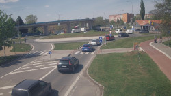 Křižovatka ulic Velká Dlážka a Polní