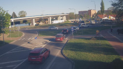 Křižovatka ulic Velká Dlážka a Polní