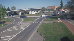 Křižovatka ulic Velká Dlážka a Polní