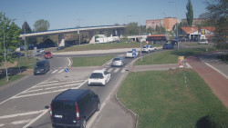 Křižovatka ulic Velká Dlážka a Polní