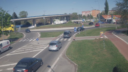 Křižovatka ulic Velká Dlážka a Polní