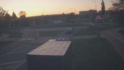 Křižovatka ulic Velká Dlážka a Polní