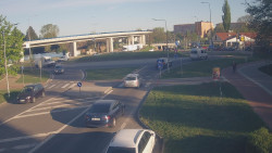 Křižovatka ulic Velká Dlážka a Polní