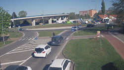 Křižovatka ulic Velká Dlážka a Polní