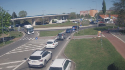 Křižovatka ulic Velká Dlážka a Polní