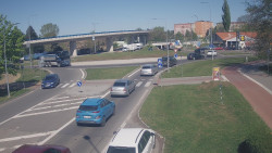 Křižovatka ulic Velká Dlážka a Polní