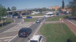 Křižovatka ulic Velká Dlážka a Polní