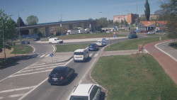 Křižovatka ulic Velká Dlážka a Polní