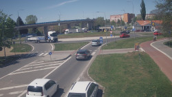 Křižovatka ulic Velká Dlážka a Polní