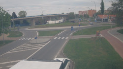 Křižovatka ulic Velká Dlážka a Polní
