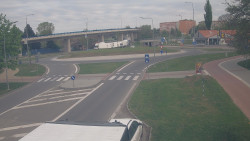 Křižovatka ulic Velká Dlážka a Polní