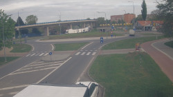 Křižovatka ulic Velká Dlážka a Polní