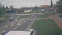 Křižovatka ulic Velká Dlážka a Polní