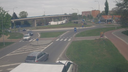 Křižovatka ulic Velká Dlážka a Polní