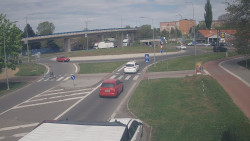 Křižovatka ulic Velká Dlážka a Polní